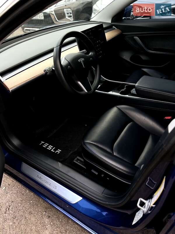 Седан Tesla Model 3 2019 в Чернигове