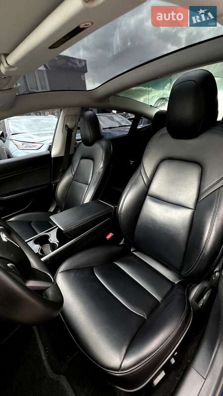 Седан Tesla Model 3 2019 в Чернигове