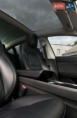 Седан Tesla Model 3 2019 в 