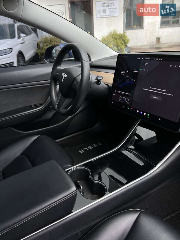 Седан Tesla Model 3 2019 в Чернигове