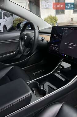 Седан Tesla Model 3 2019 в 