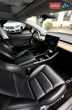 Седан Tesla Model 3 2019 в 