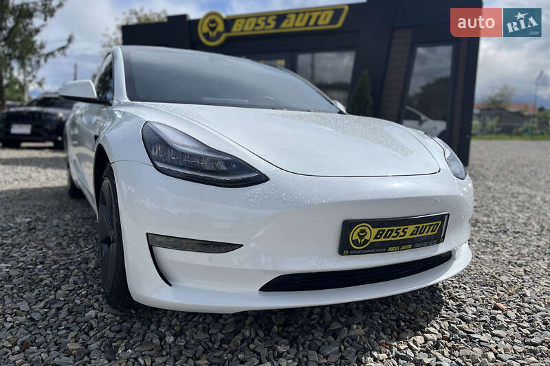 Седан Tesla Model 3 2022 в Коломые