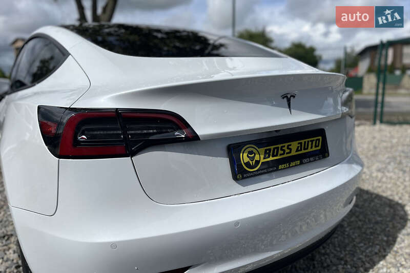 Седан Tesla Model 3 2022 в Коломые