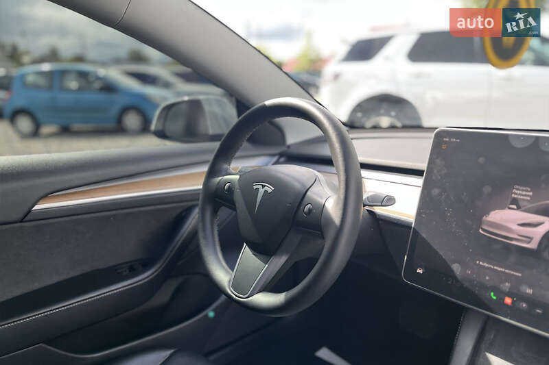 Седан Tesla Model 3 2022 в Коломые