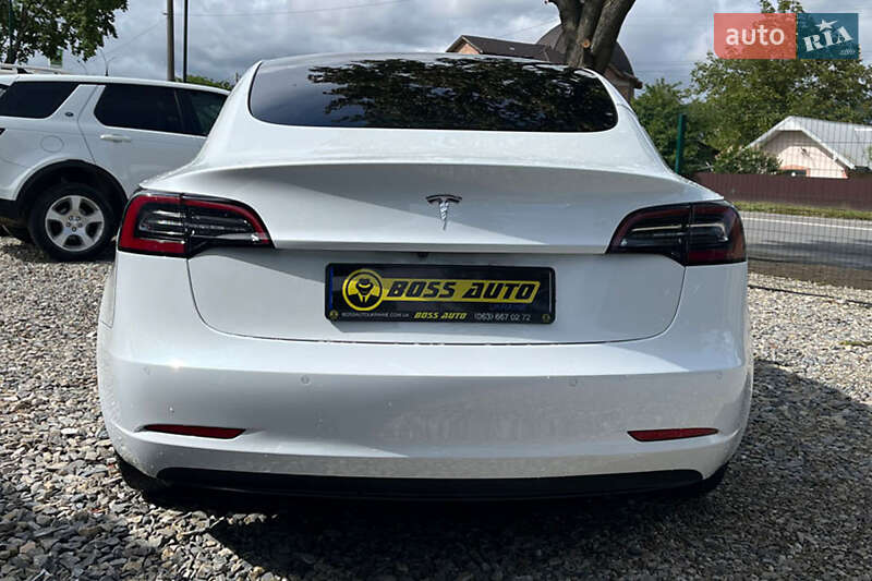 Седан Tesla Model 3 2022 в Коломые
