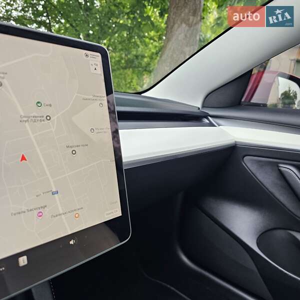 Седан Tesla Model 3 2023 в Львове