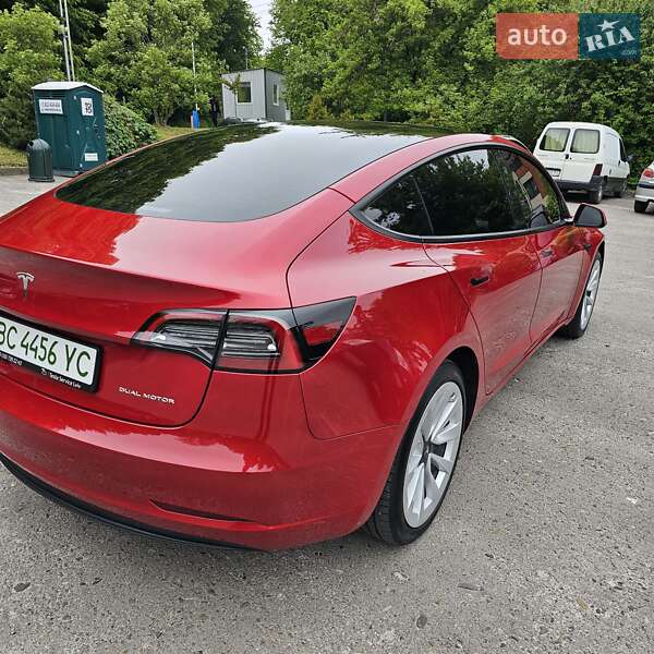 Седан Tesla Model 3 2023 в Львове