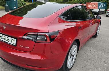 Седан Tesla Model 3 2023 в 