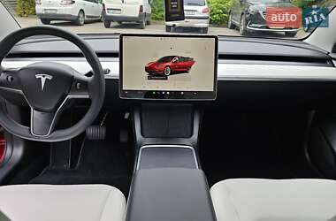 Седан Tesla Model 3 2023 в 