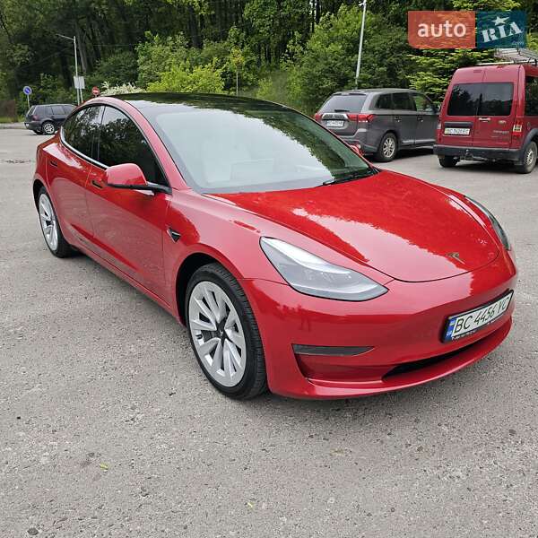 Седан Tesla Model 3 2023 в 