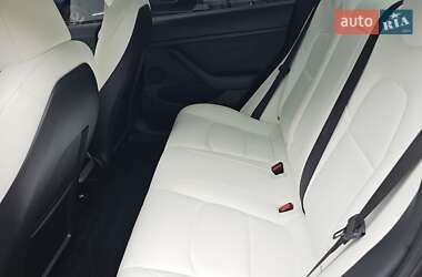 Седан Tesla Model 3 2023 в 