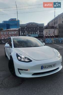 Седан Tesla Model 3 2023 в Києві