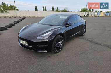Седан Tesla Model 3 2022 в 