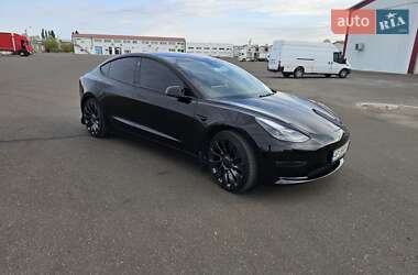 Седан Tesla Model 3 2022 в 
