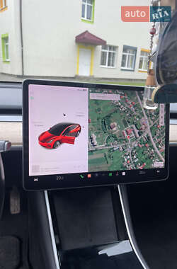 Седан Tesla Model 3 2019 в 