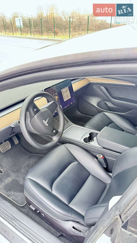 Седан Tesla Model 3 2022 в Ровно