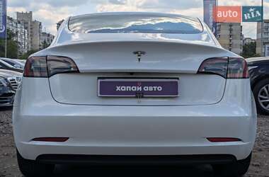 Седан Tesla Model 3 2021 в 