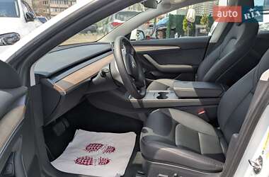Седан Tesla Model 3 2021 в 