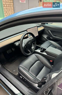 Седан Tesla Model 3 2020 в 