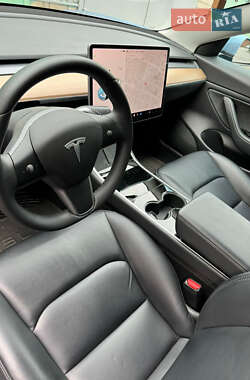 Седан Tesla Model 3 2020 в 