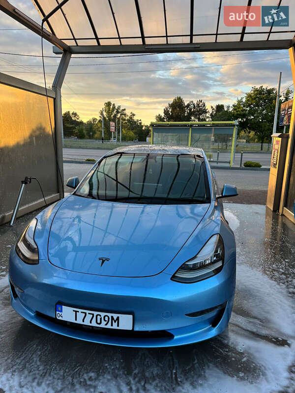 Седан Tesla Model 3 2020 в 