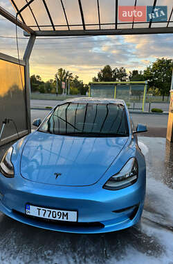 Седан Tesla Model 3 2020 в 