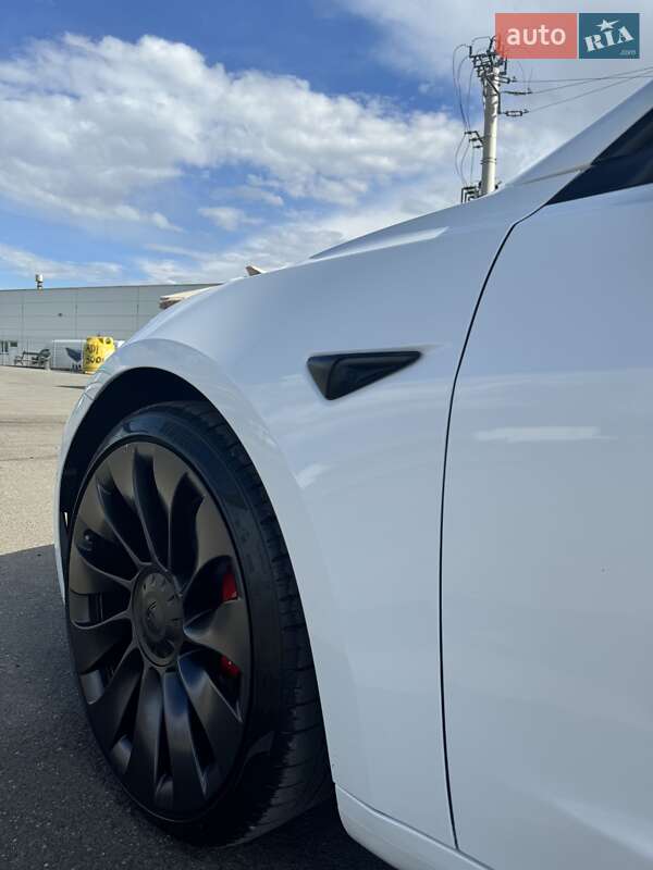 Седан Tesla Model 3 2022 в Тячеве