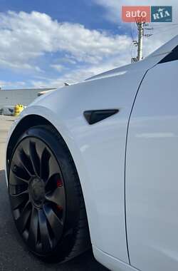 Седан Tesla Model 3 2022 в 