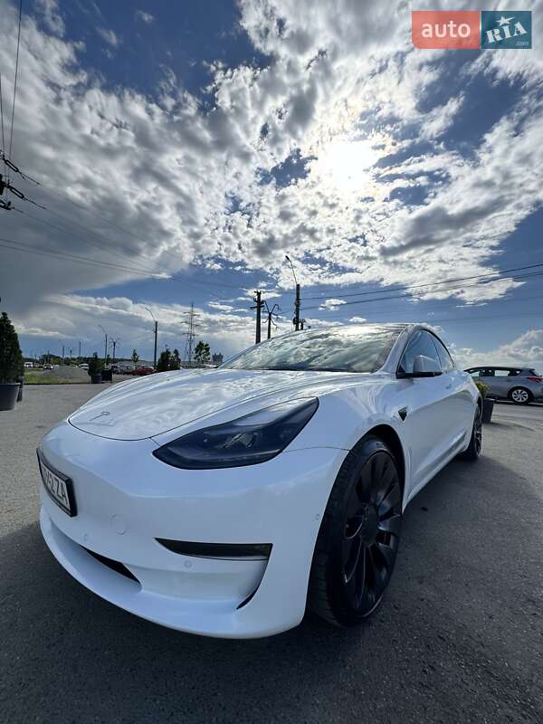 Седан Tesla Model 3 2022 в Тячеве