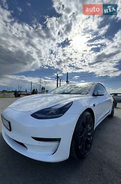 Седан Tesla Model 3 2022 в 