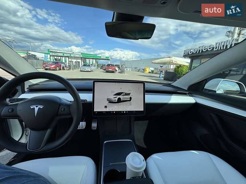 Седан Tesla Model 3 2022 в Тячеве