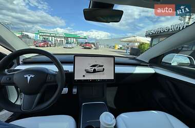 Седан Tesla Model 3 2022 в 