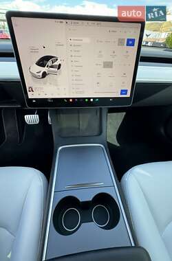 Седан Tesla Model 3 2022 в 