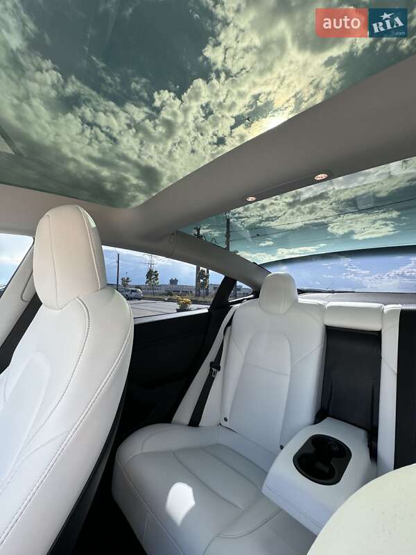 Седан Tesla Model 3 2022 в Тячеве