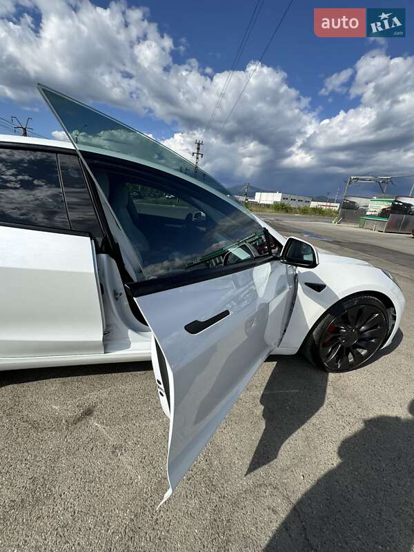 Седан Tesla Model 3 2022 в Тячеве