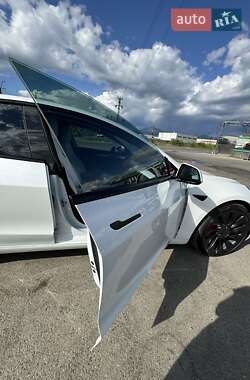Седан Tesla Model 3 2022 в 