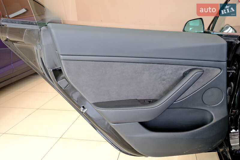 Седан Tesla Model 3 2023 в Одесі