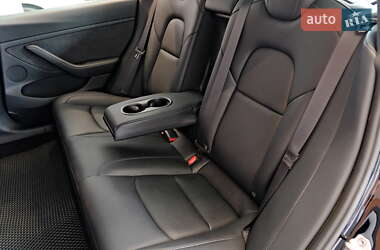 Седан Tesla Model 3 2024 в 