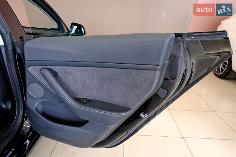 Седан Tesla Model 3 2023 в Одесі