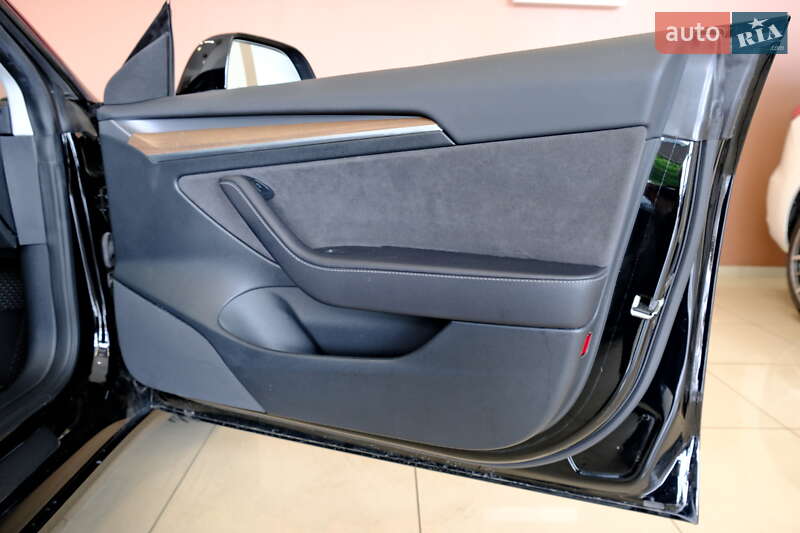 Седан Tesla Model 3 2023 в Одесі