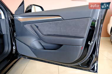 Седан Tesla Model 3 2024 в 