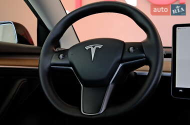 Седан Tesla Model 3 2024 в 