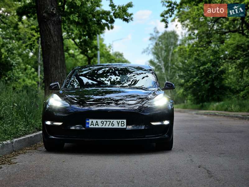 Седан Tesla Model 3 2019 в Киеве