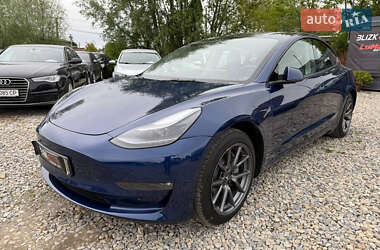 Седан Tesla Model 3 2022 в Коломые