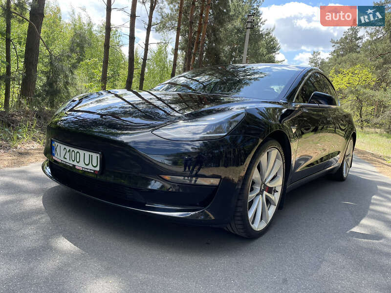 Седан Tesla Model 3 2019 в Бородянці
