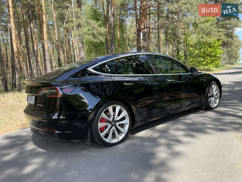Седан Tesla Model 3 2019 в Бородянці