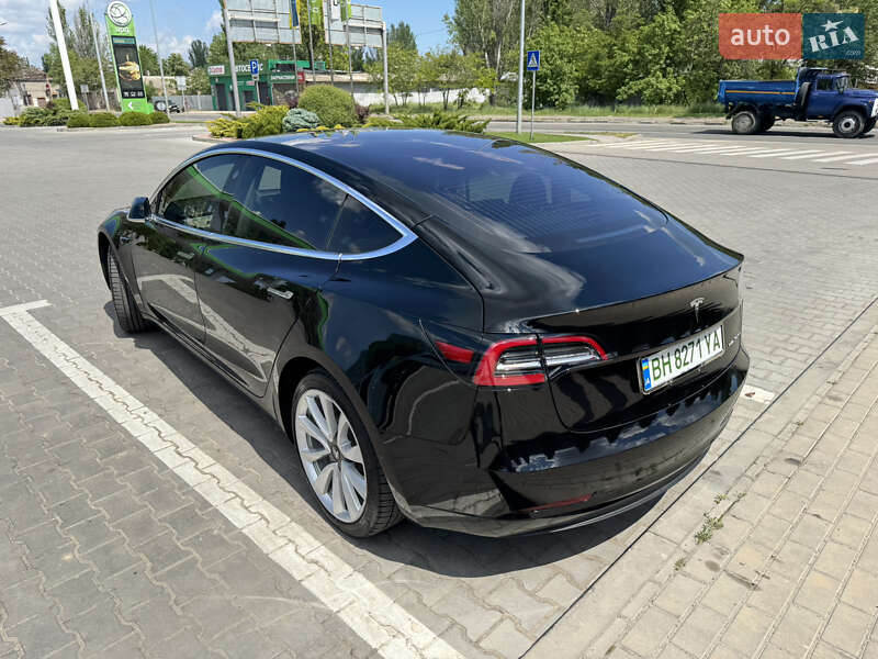 Седан Tesla Model 3 2018 в Одесі