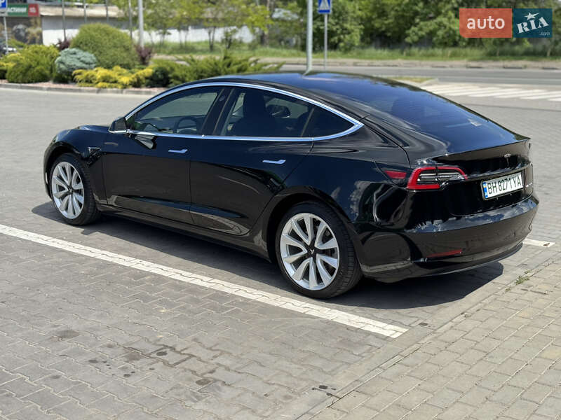 Седан Tesla Model 3 2018 в Одесі