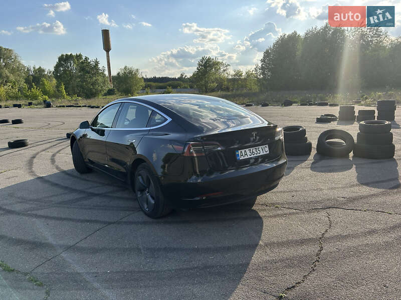 Седан Tesla Model 3 2018 в Киеве